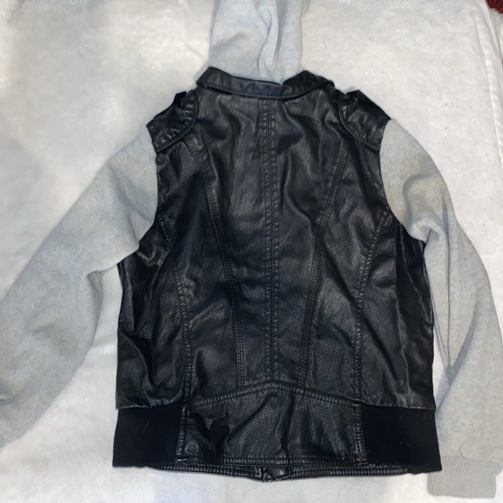 Leather jacket - Picture 2 of 7